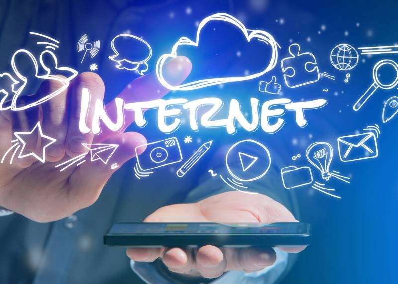 Mạng Internet và những thách thức trong xã hội hiện đại